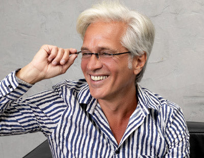 Man wearing lightweight rimless reading glasses from Visualites
