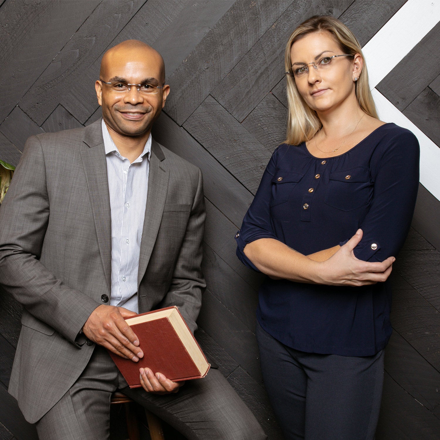 Man and woman wearing readers from the Visualites Classique rimless reading glasses collection