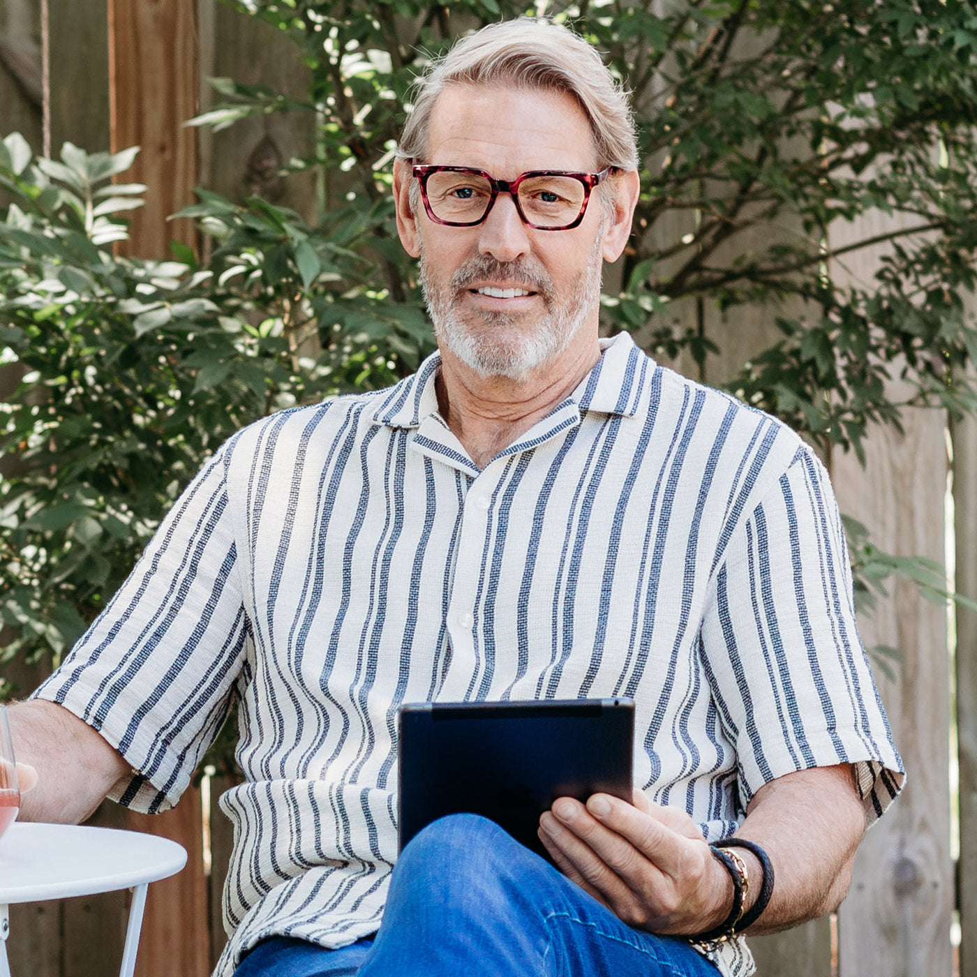 Man wearing Visualites blue light filtering computer reading glasses
