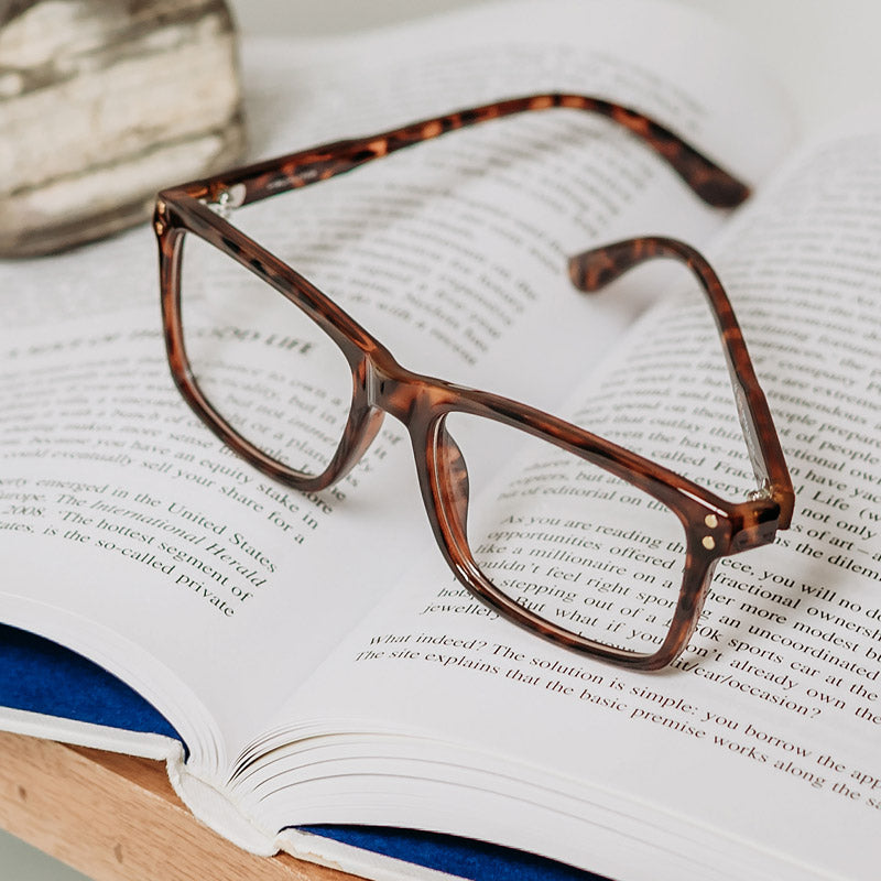 Visualites Réveur Tortoise Lightweight Progressive Reading Glasses Sitting On A Book