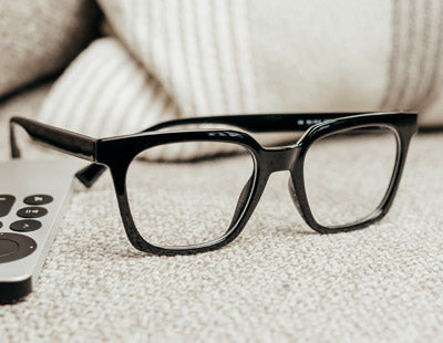 Close up of Visualites Réveur quality lightweight reading glasses