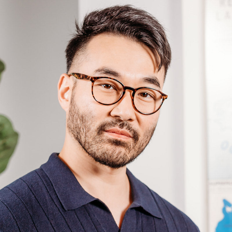 Man Wearing Visualites Stylish Trésor Computer Reading Glasses in Tortoise